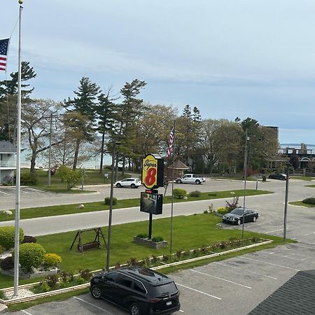 Super 8 By Wyndham Bridgeview Of Mackinaw City Exteriér fotografie