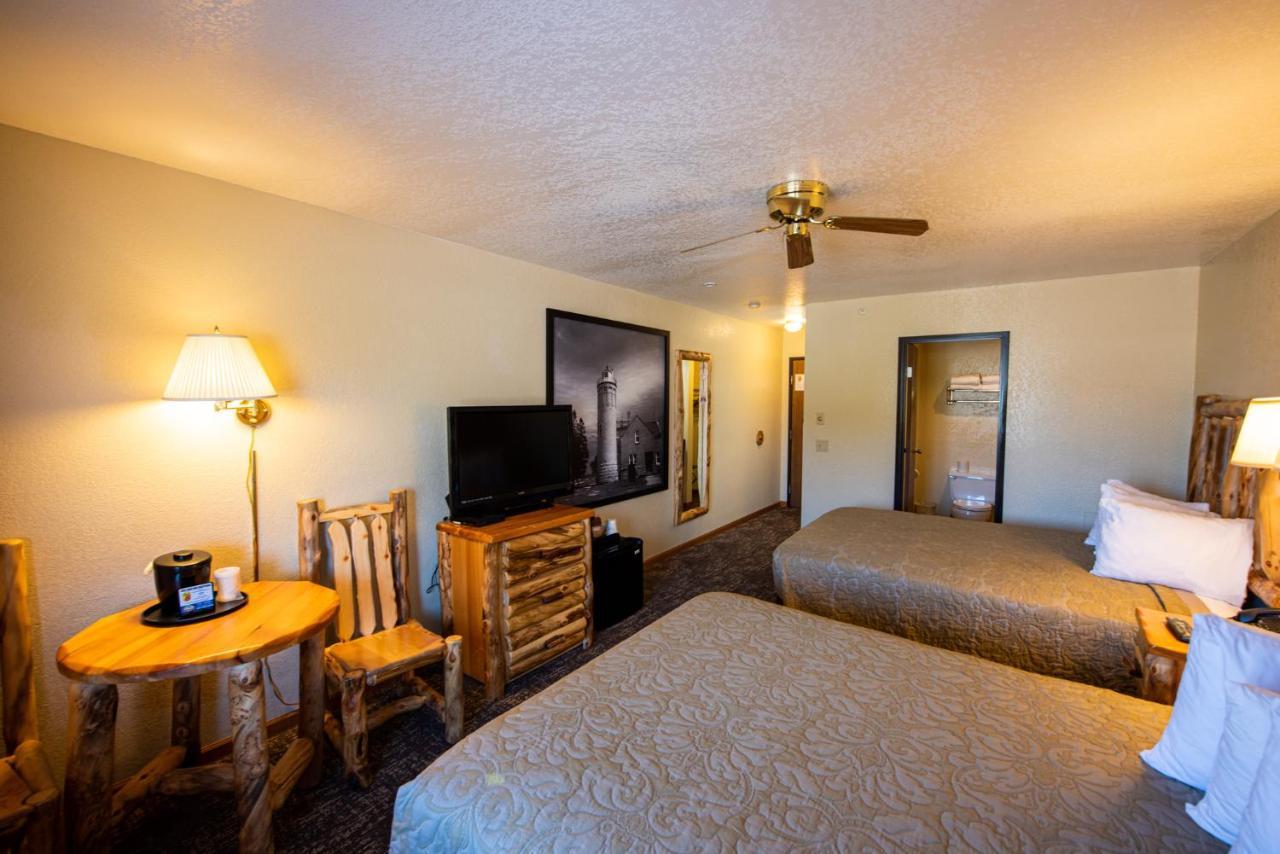 Super 8 By Wyndham Bridgeview Of Mackinaw City Exteriér fotografie