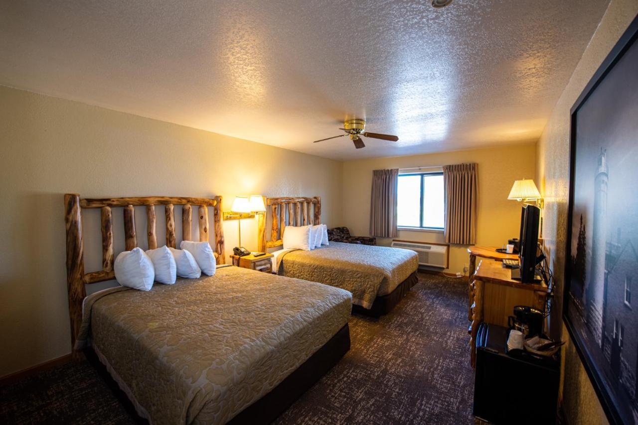 Super 8 By Wyndham Bridgeview Of Mackinaw City Exteriér fotografie