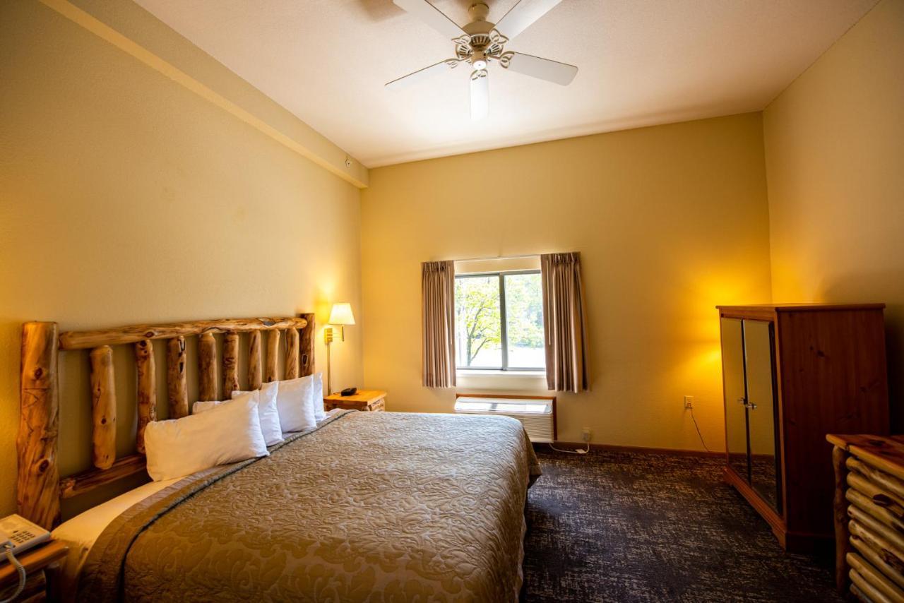 Super 8 By Wyndham Bridgeview Of Mackinaw City Exteriér fotografie
