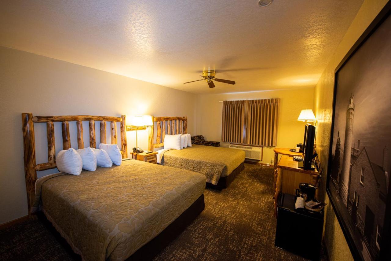 Super 8 By Wyndham Bridgeview Of Mackinaw City Exteriér fotografie