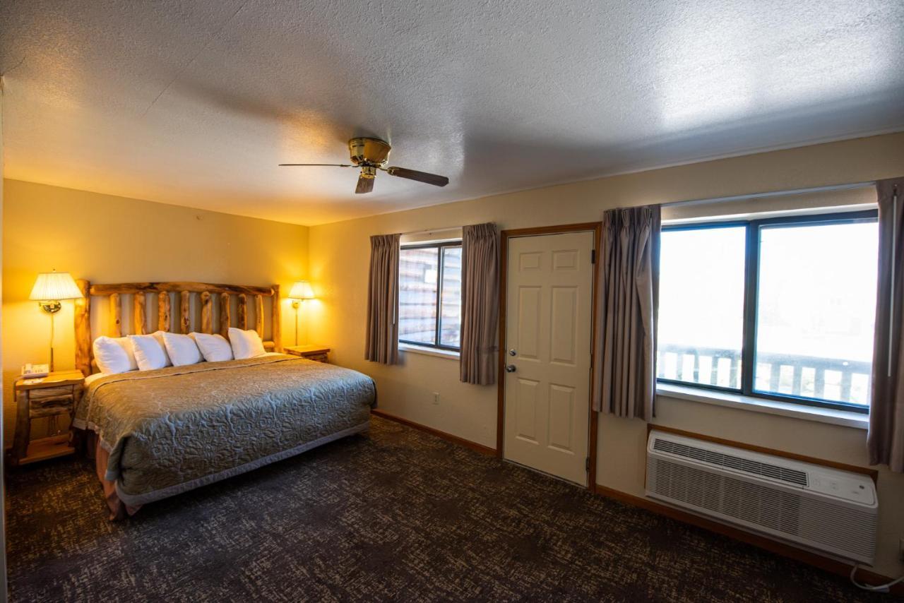 Super 8 By Wyndham Bridgeview Of Mackinaw City Exteriér fotografie