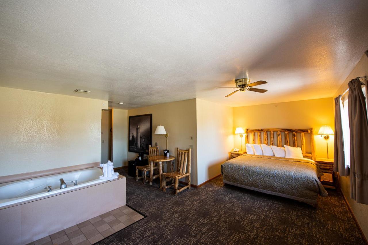 Super 8 By Wyndham Bridgeview Of Mackinaw City Exteriér fotografie