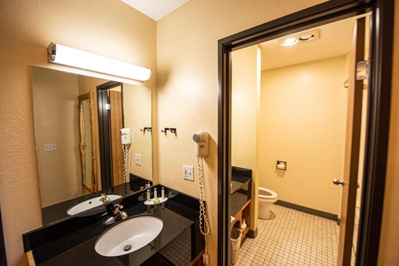 Super 8 By Wyndham Bridgeview Of Mackinaw City Exteriér fotografie