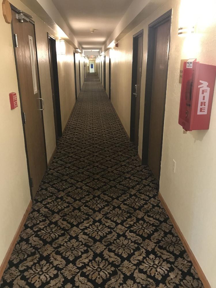 Super 8 By Wyndham Bridgeview Of Mackinaw City Exteriér fotografie