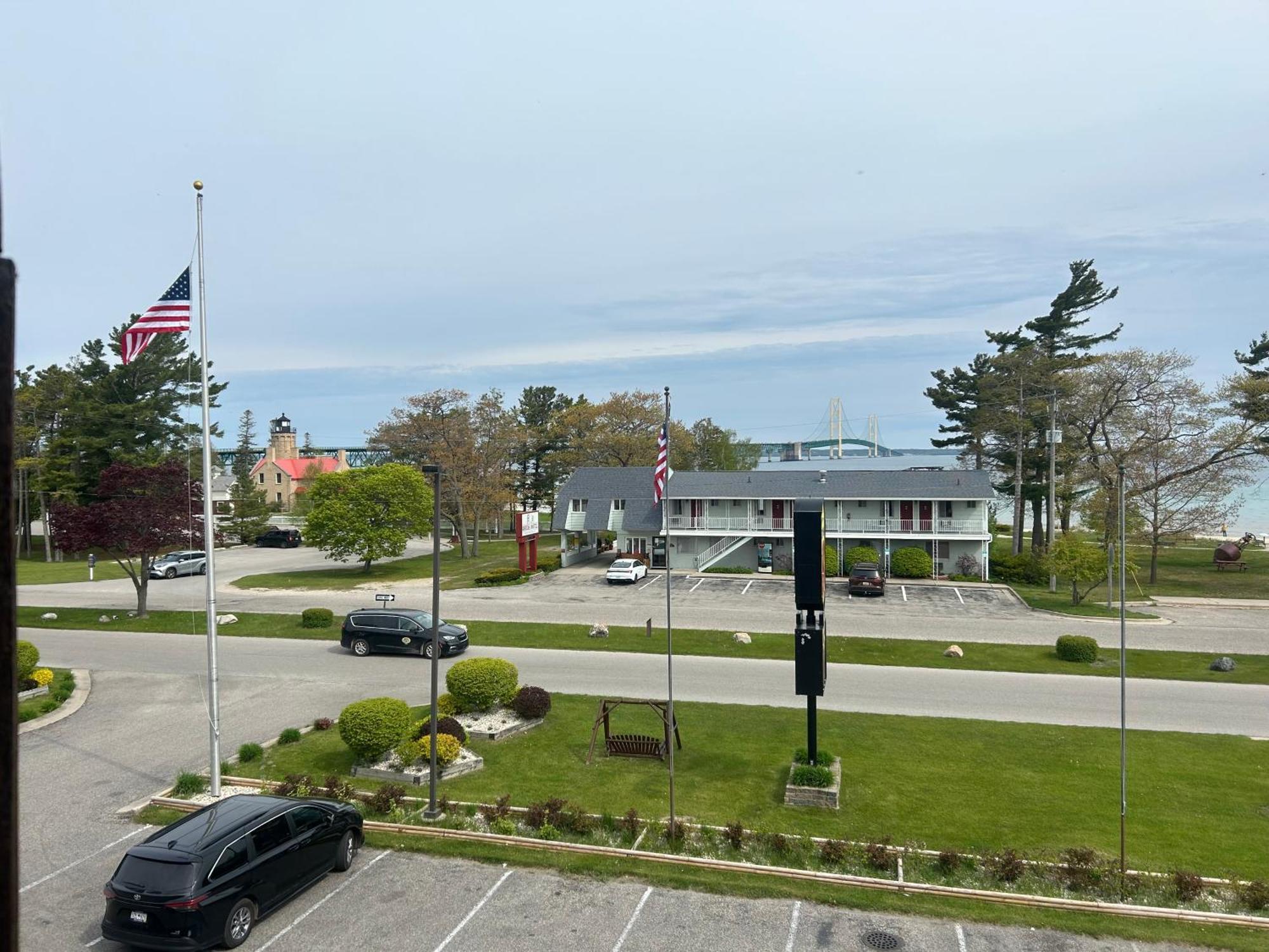 Super 8 By Wyndham Bridgeview Of Mackinaw City Exteriér fotografie