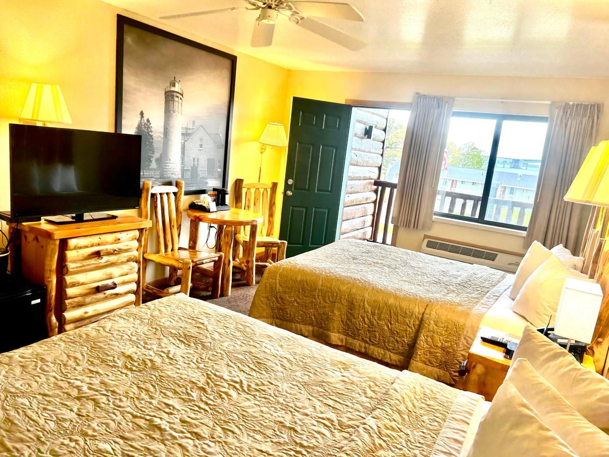 Super 8 By Wyndham Bridgeview Of Mackinaw City Exteriér fotografie