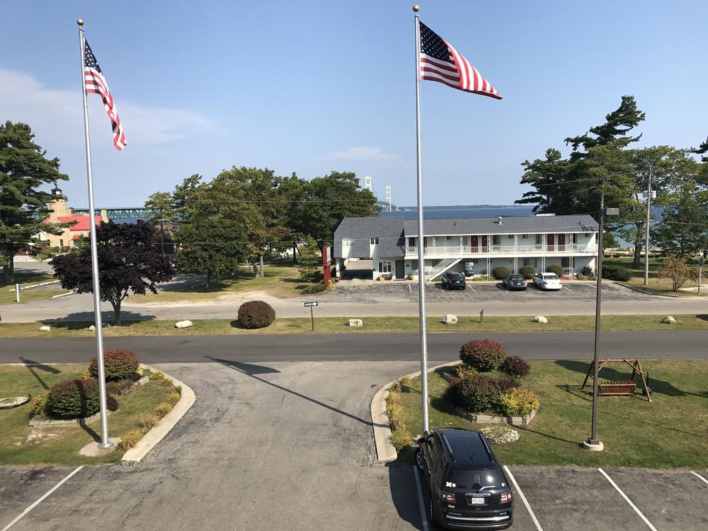 Super 8 By Wyndham Bridgeview Of Mackinaw City Exteriér fotografie