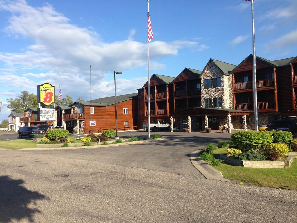 Super 8 By Wyndham Bridgeview Of Mackinaw City Exteriér fotografie